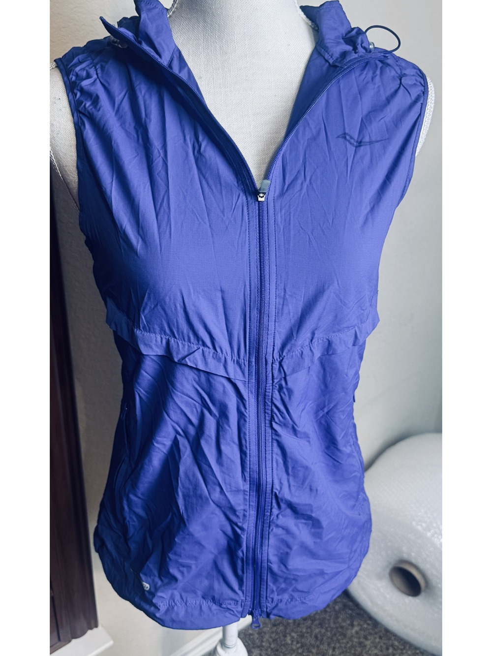 SAUCONY purple running vest hooded full zip lightweight packable nylon sz S